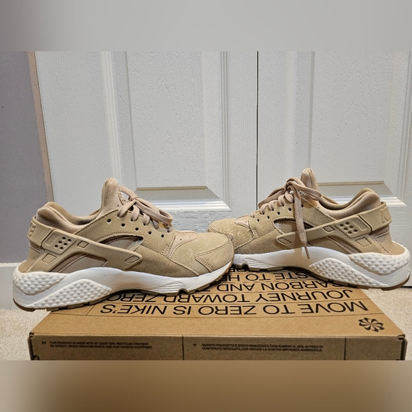 NIKE Huarache Beige Suede US 7.5 W - Picture 2 of 7